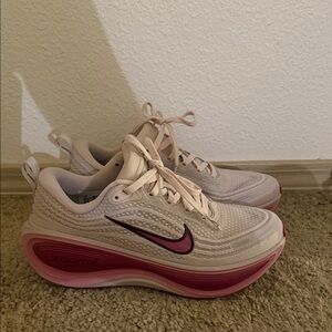 Nike Women’s vomero plus. Running shoes